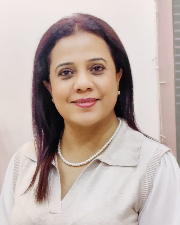 Aarti Khanna, Corporate Trainer · L&D Professional · Financial Services Expert