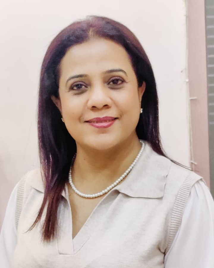 Aarti Khanna, Corporate Trainer · L&D Professional · Financial Services Expert